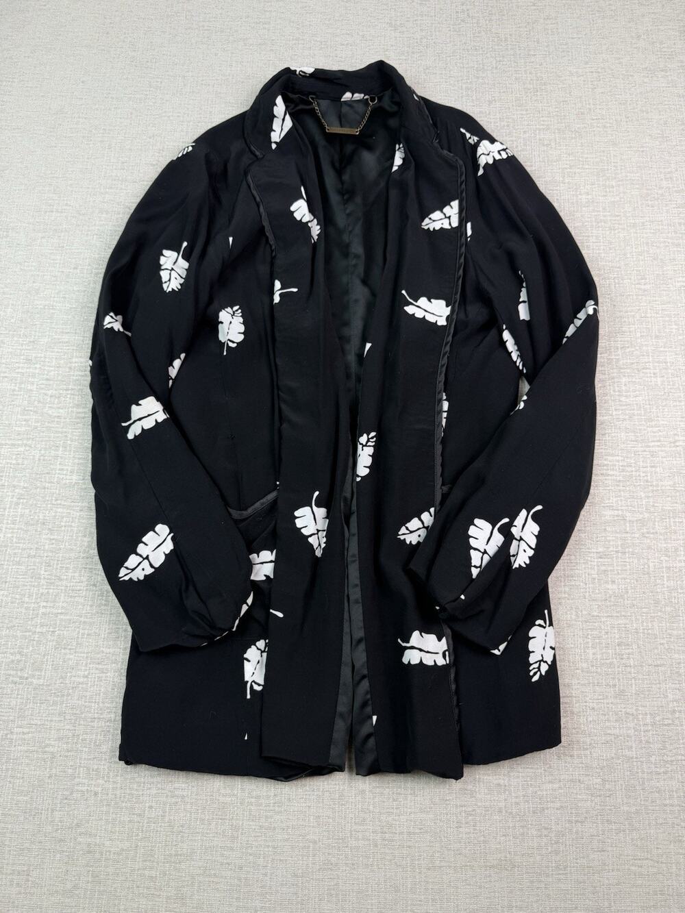 Capulet Women’s Medium Black White Leaf Print Open Front Longline Blazer